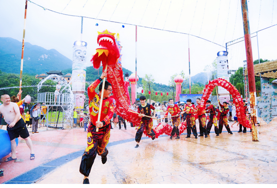 打造文旅融合新篇章 武汉锦里沟景区端午节推出传统“水龙节”