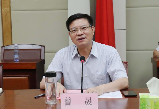 区委书记曾晟介绍黄陂区位优势及产业基础