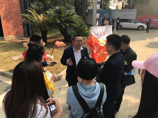 刘川郁在接受媒体采访