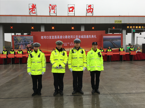 s73邓保高速全程以山区丘陵地貌为主,共有隧道10座(含特长隧道1座)