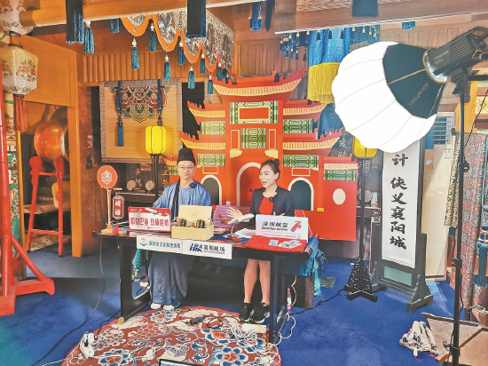 直播现场 全媒体记者彭艺唯 摄