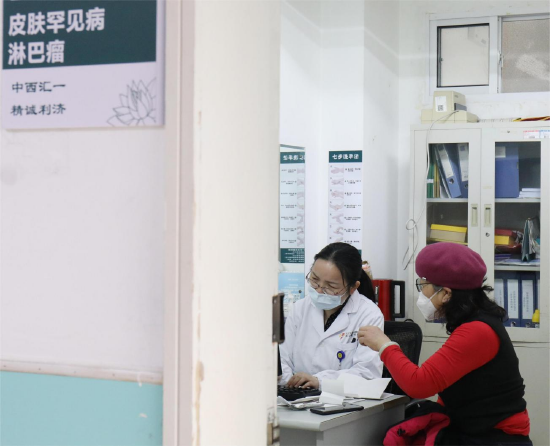 武汉市第一医院在湖北省率先设立“皮肤罕见病门诊” 通讯员代雨朦 摄