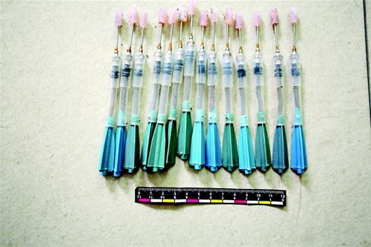 成某使用的毒镖