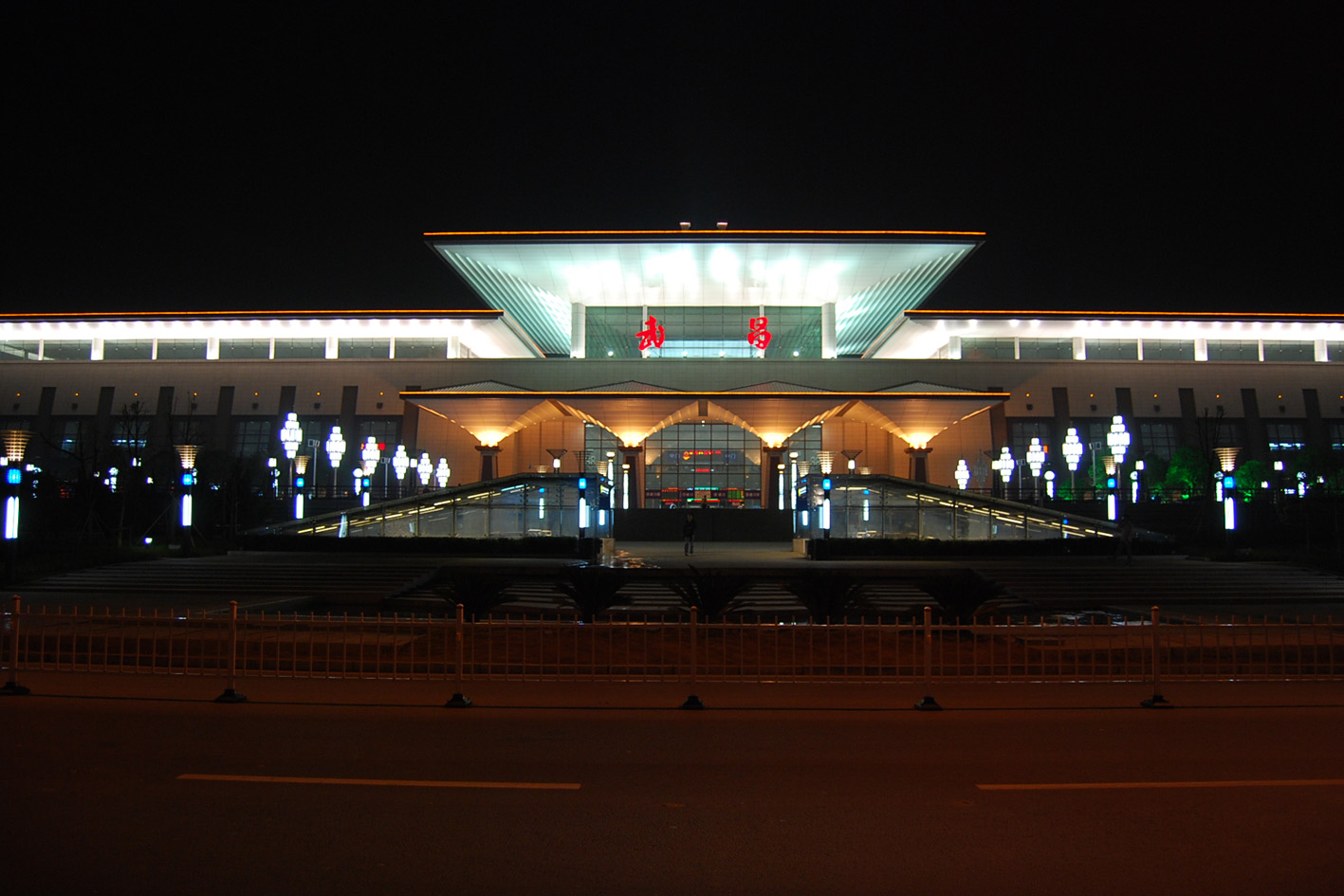 武昌火车站晚上图片