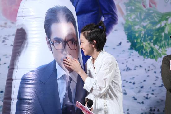 陈可辛周冬雨武汉宣传新片 以美食说爱情暖心又暖胃