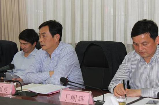 副主任王华明等一行8人来到区城管委调研城乡洁净和渣土治理工作
