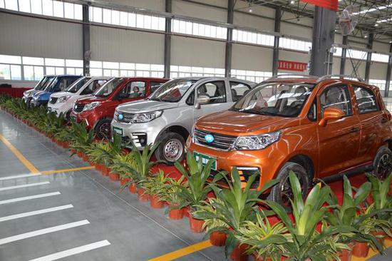 襄阳雅致新能源新车下线打造中国新能源汽车之都
