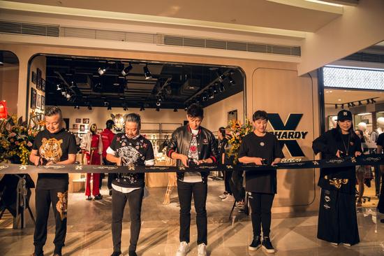 吴奇隆亮相武汉国际广场 祝贺ed hardy x新店开业