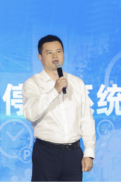 武汉市江汉城市资源经营管理有限公司总经理卢亮作报告。长江日报记者胡冬冬 摄