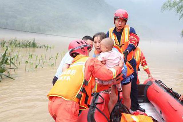 恩施强降雨致多处受灾 消防部门疏散营救2000余人