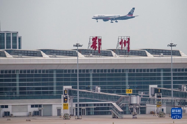 我国首个专业货运机场鄂州花湖机场完成试飞
