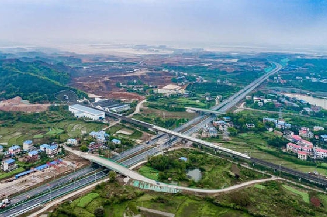 湖北省首条智慧高速公路鄂州机场高速公路正式通车