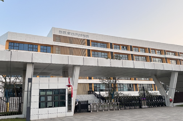武汉新城新增一所高中，拟于9月正式投用