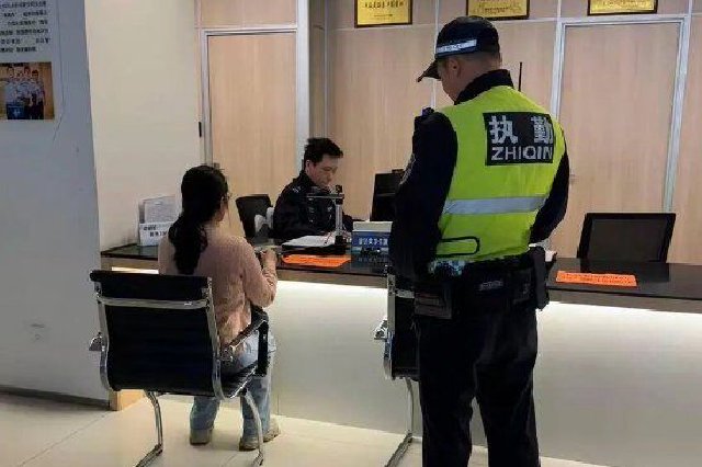 民警接力驰援，考生最后8分钟顺利入场