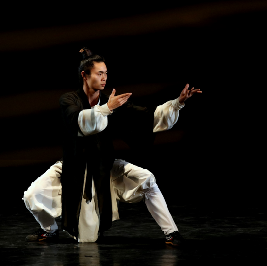 图为取庄子《逍遥游》之意而成的武当太乙逍遥掌表演,它是武当派内家
