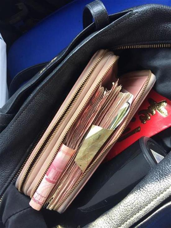 乘客打的遗失2万现金 的哥主动归还谢绝1000元感谢费