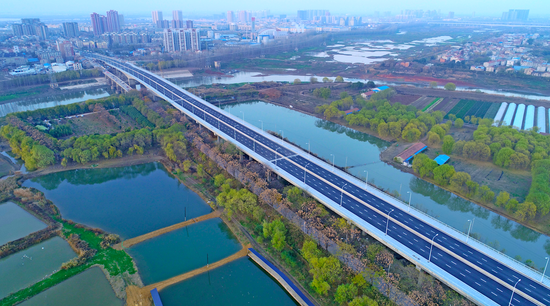 随着新岱山大桥,新河特大桥等快速路桥的通车,府河南北畅通连接,融为