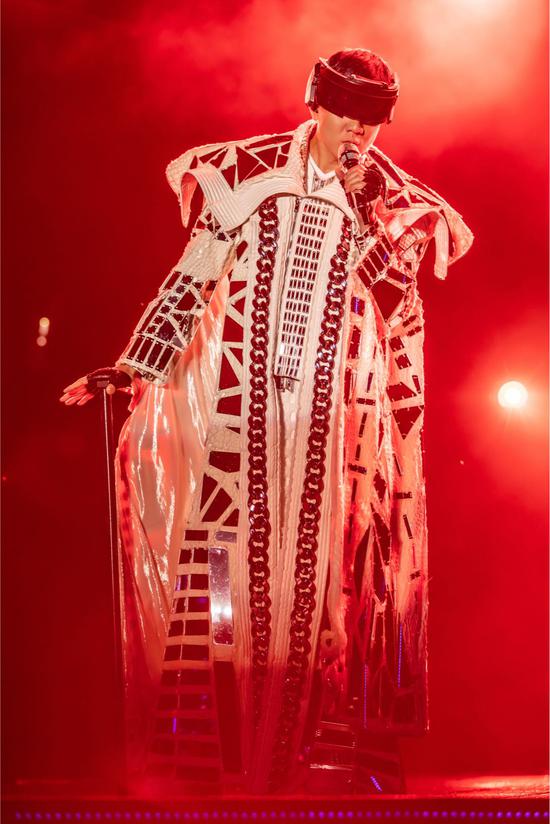 林俊杰圣所20黄石开唱直呼甜甜的三万观众声量爆棚