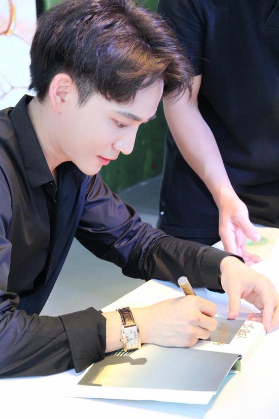 沈肯尼《离开我,遇见我》武汉签售 探讨写作初心