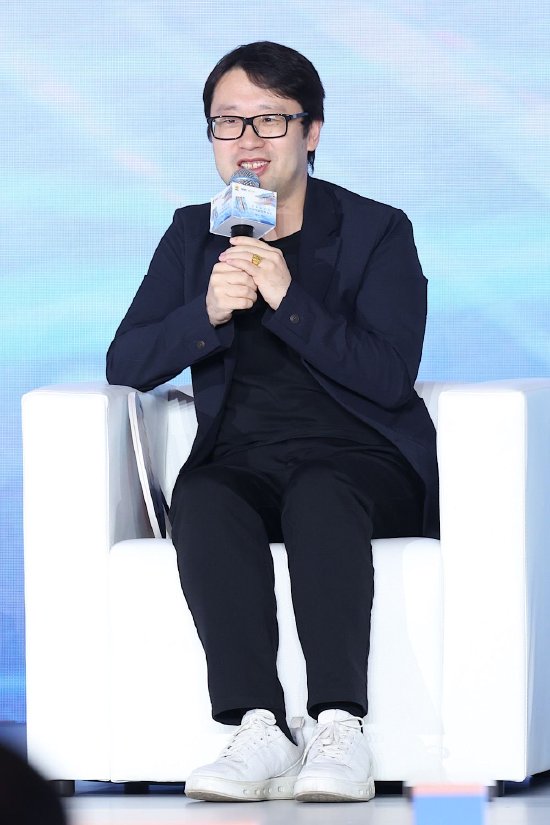 导演董润年