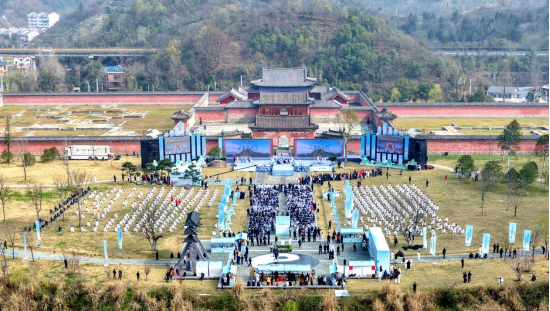 　　2026年首个“国际太极拳日”十堰会场主题展演活动暨“百国千城万场”云太极全球快闪活动现场 刘昆 摄
