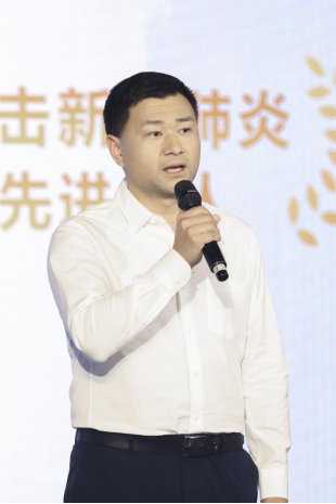 全国抗击新冠肺炎疫情先进个人、武汉市红十字会医院党委副书记、院长熊念。长江日报记者胡冬冬 摄