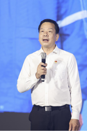 全国五一劳动奖章获得者、“中国好人”、江汉区水务局排水队疏捞班班长刘得祥。长江日报记者胡冬冬 摄