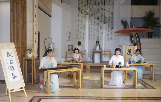 茶香花表演《御茶大雅》 徐刚 摄
