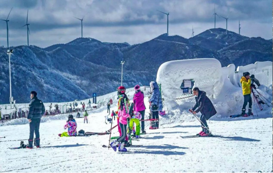 五峰国际滑雪场昭君国际滑雪场兴山三峡云栖谷国际滑雪场5日游 详细