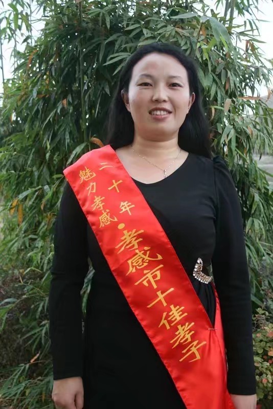 道德模范谭之平为留守儿童打开一扇心灵之窗