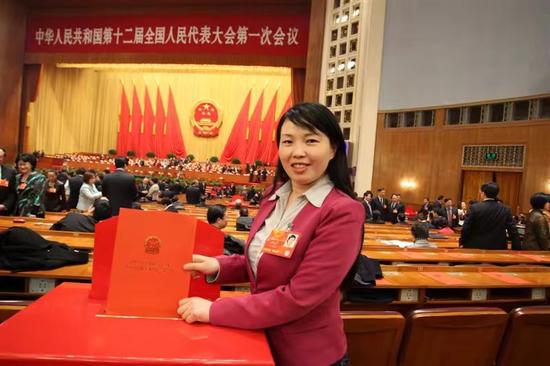 道德模范谭之平为留守儿童打开一扇心灵之窗