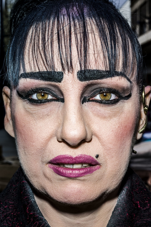 马格南摄影师硬闪捕捉丑陋面孔