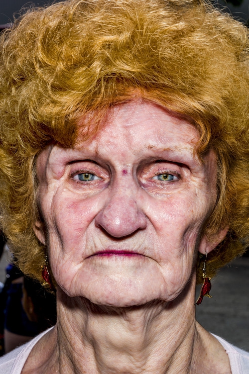 马格南摄影师硬闪捕捉丑陋面孔_高清图集_新浪网