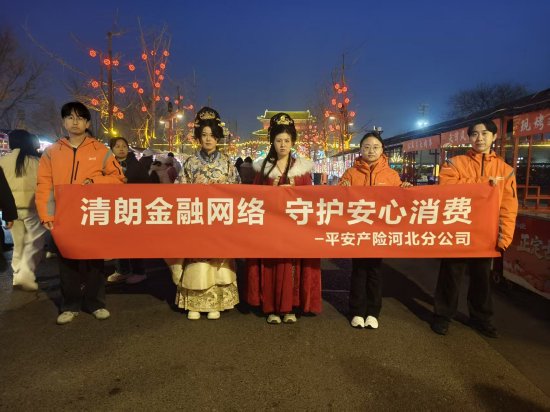 （图片说明：活动现场合影）