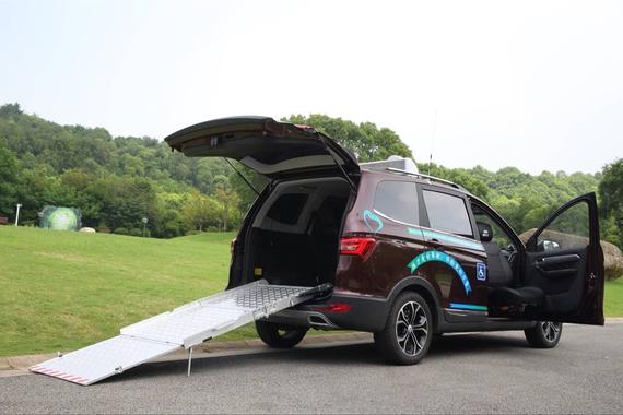 > 正文  我国目前有4000余万失能半失能老人,8500余万残疾人以及大量