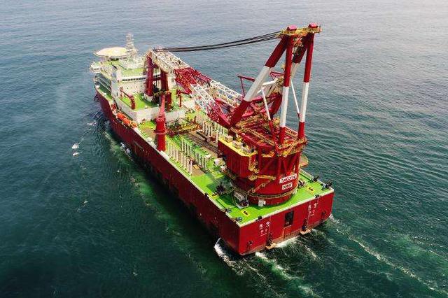 我国起重能力最大的深水打捞起重船正式列编