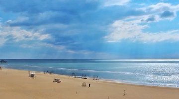 海天一色浪卷云舒