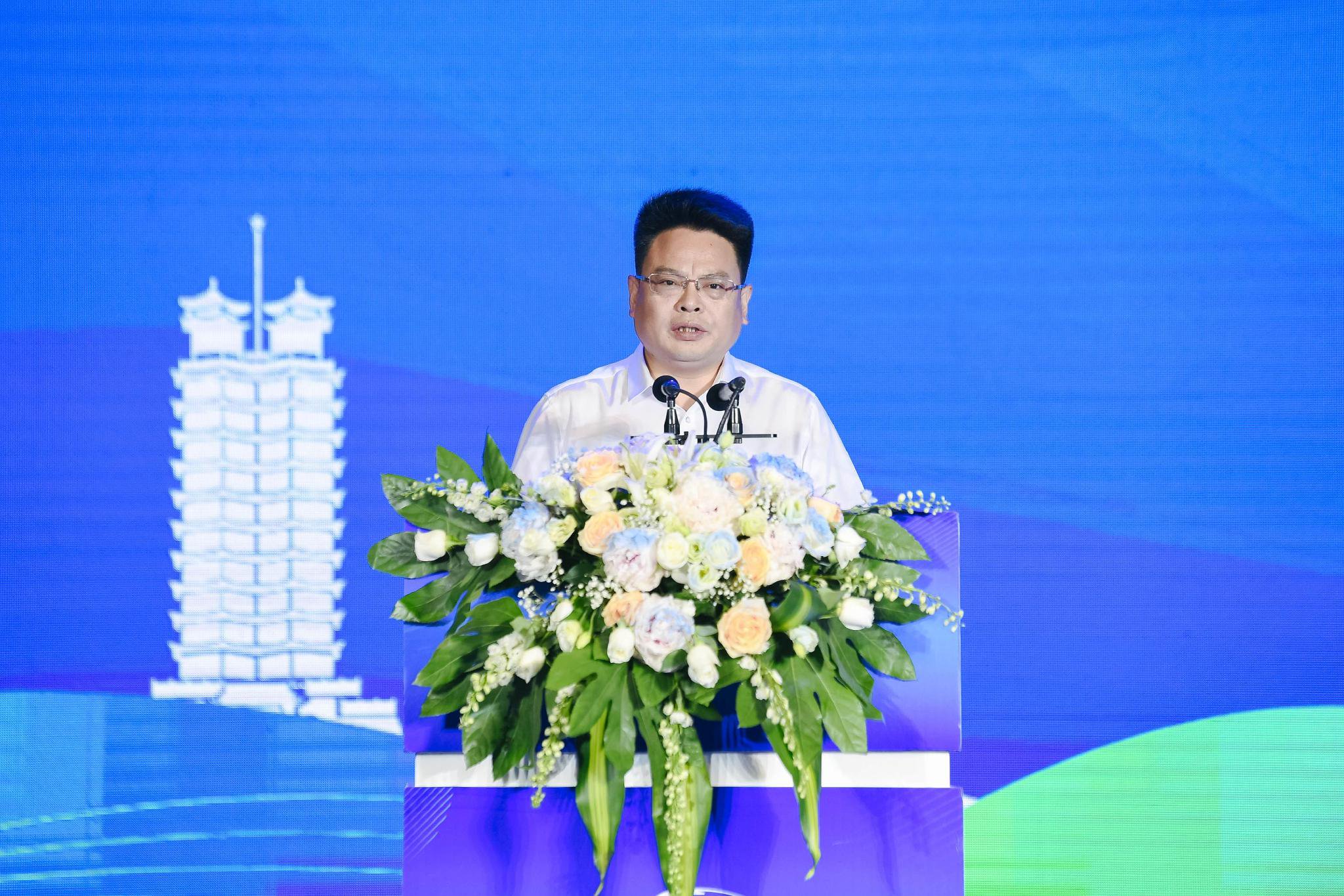 中牟县委副书记、县长刘利推介中牟