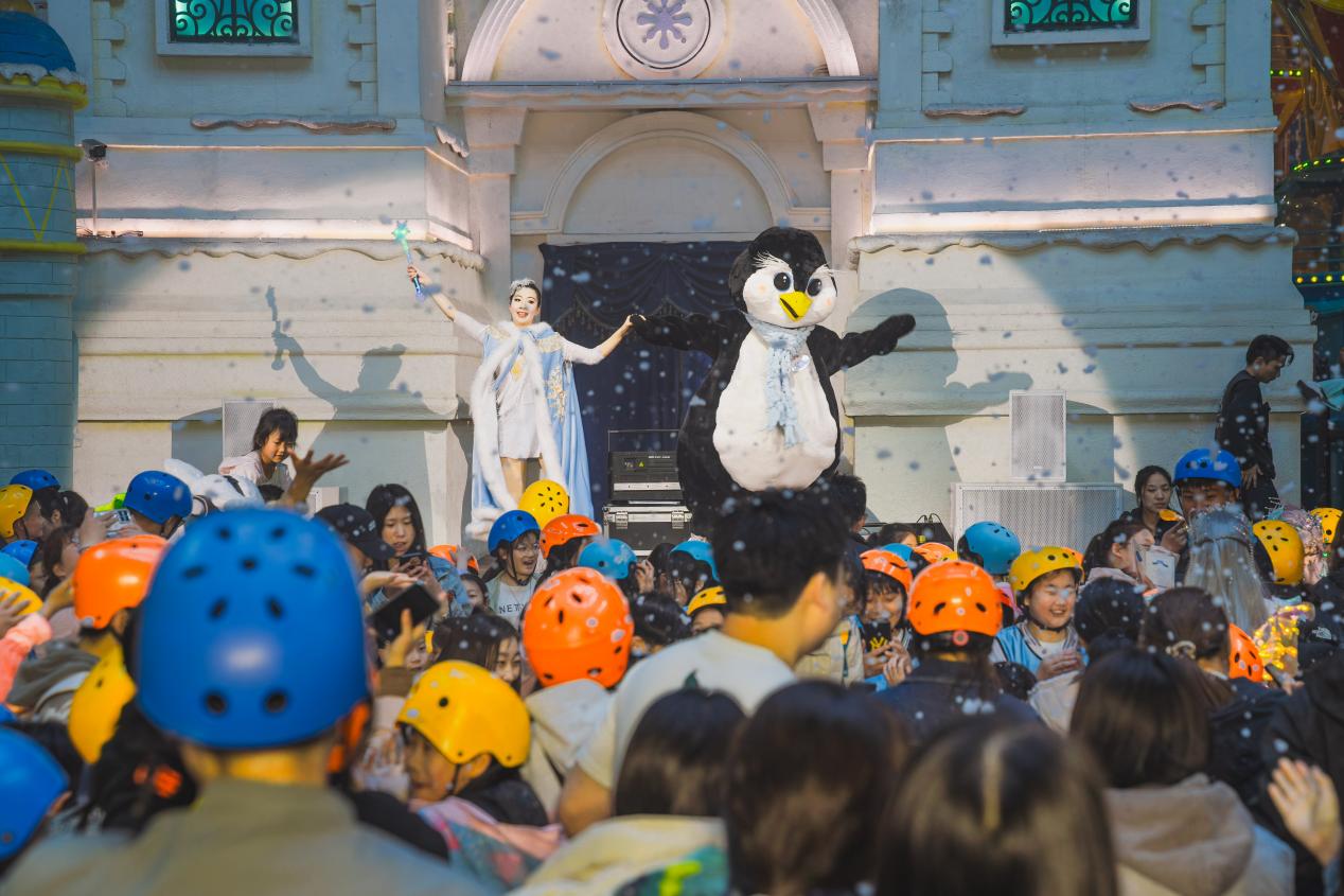 (银基冰雪世界现场演出互动)
