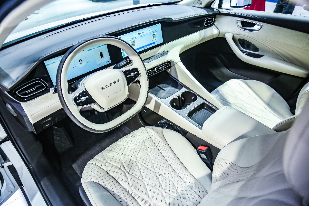 上汽荣威d7重磅亮相新能源及智能网联汽车展会