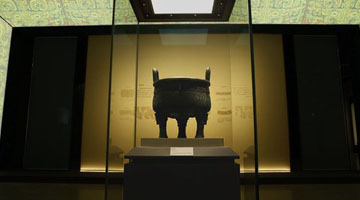 妇好鸮尊发掘后50年首次在豫合璧