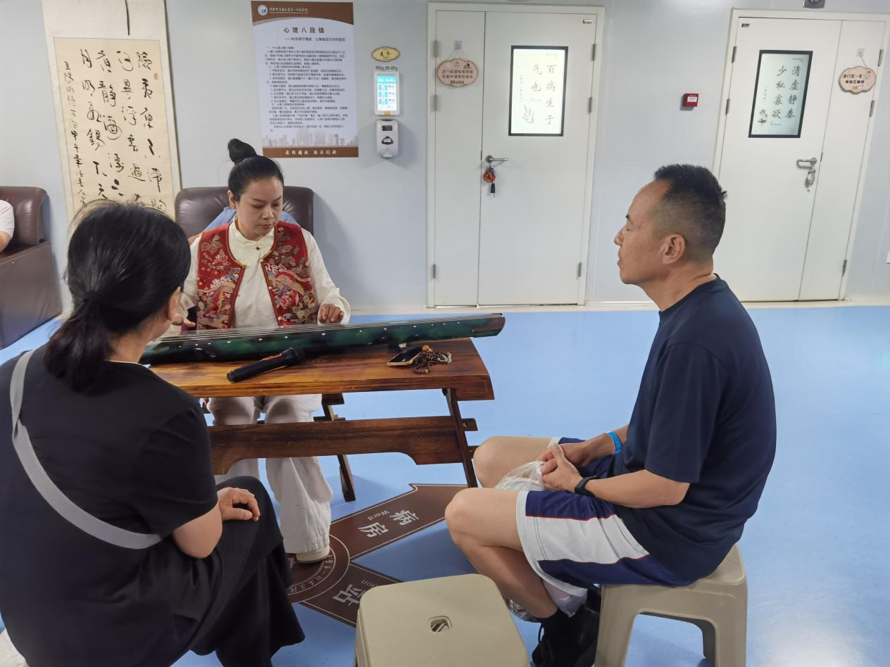 患者接受音乐疗愈