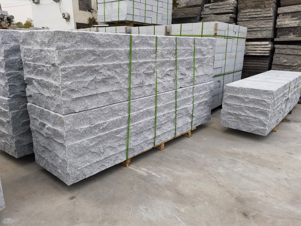 芝麻白园林景观石凳（泌阳县矿产业发展服务中心供图）