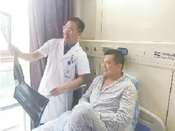 小孙与李帅垒医生交流术后注意事项