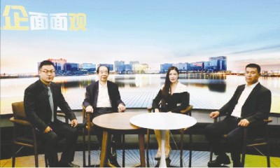 多氟多新材料股份有限公司董事长李世江(左二),河南青企联联席会长、星凯电气有限公司董事长张素平(右二),河南青企联理事、河南华东电缆股份有限公司董事长陈剑平(右一)做客《政企面面观》