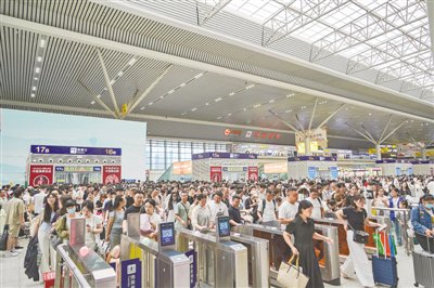 暑运首日,郑州铁路客流高位运行