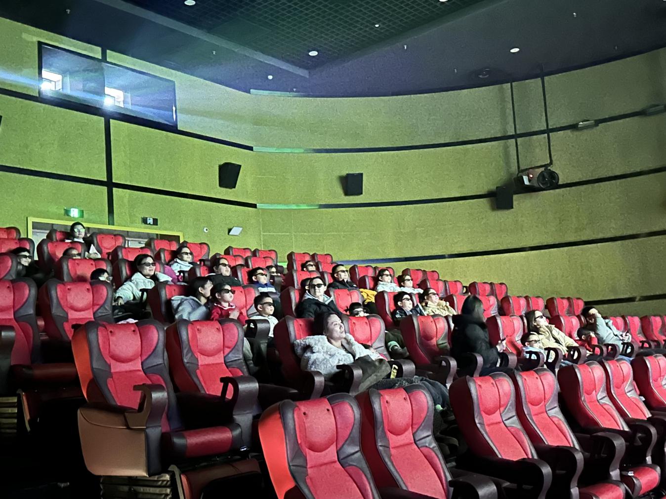 沉浸体验4D影院观影