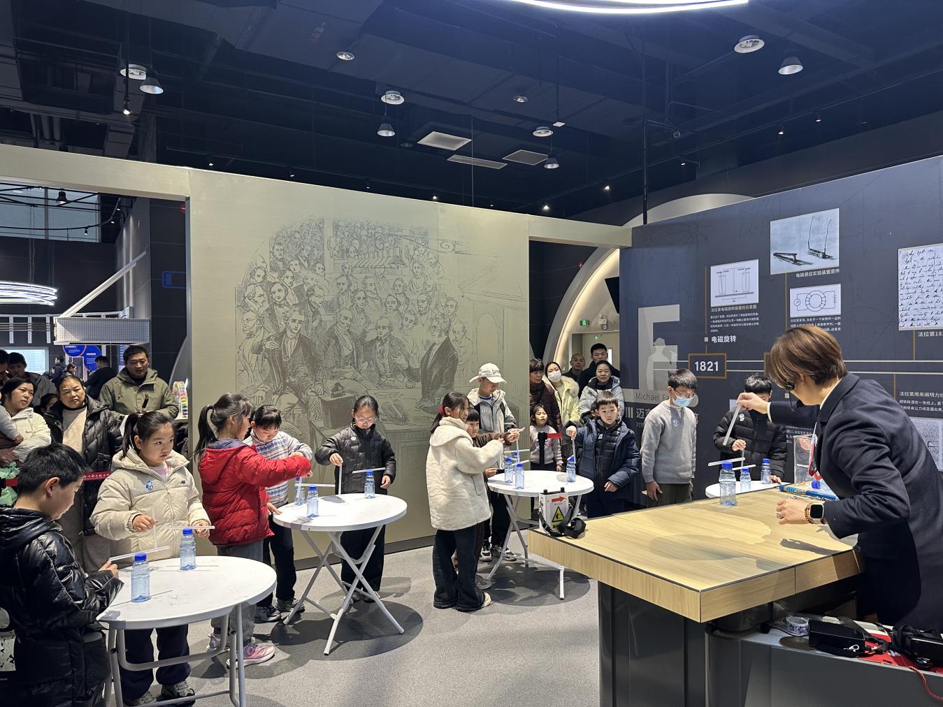 “元旦鼓韵”拨浪鼓制作、静电精灵奇遇记活动