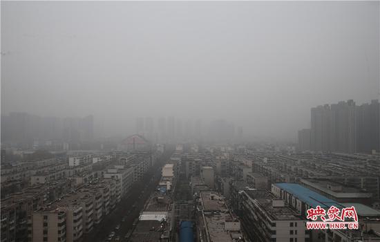 郑州雾霾中的城