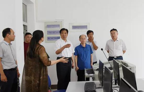 商丘医专党委书记胡世甫深入学校系部开展调研工作